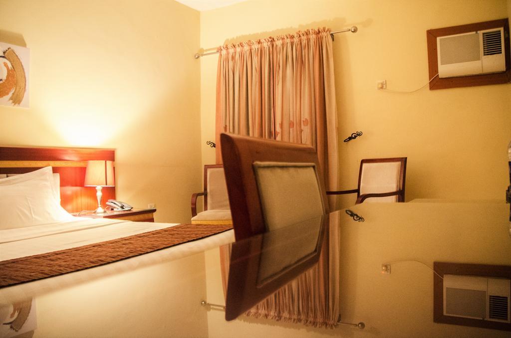 Hotel Rosebud Abuja Kültér fotó